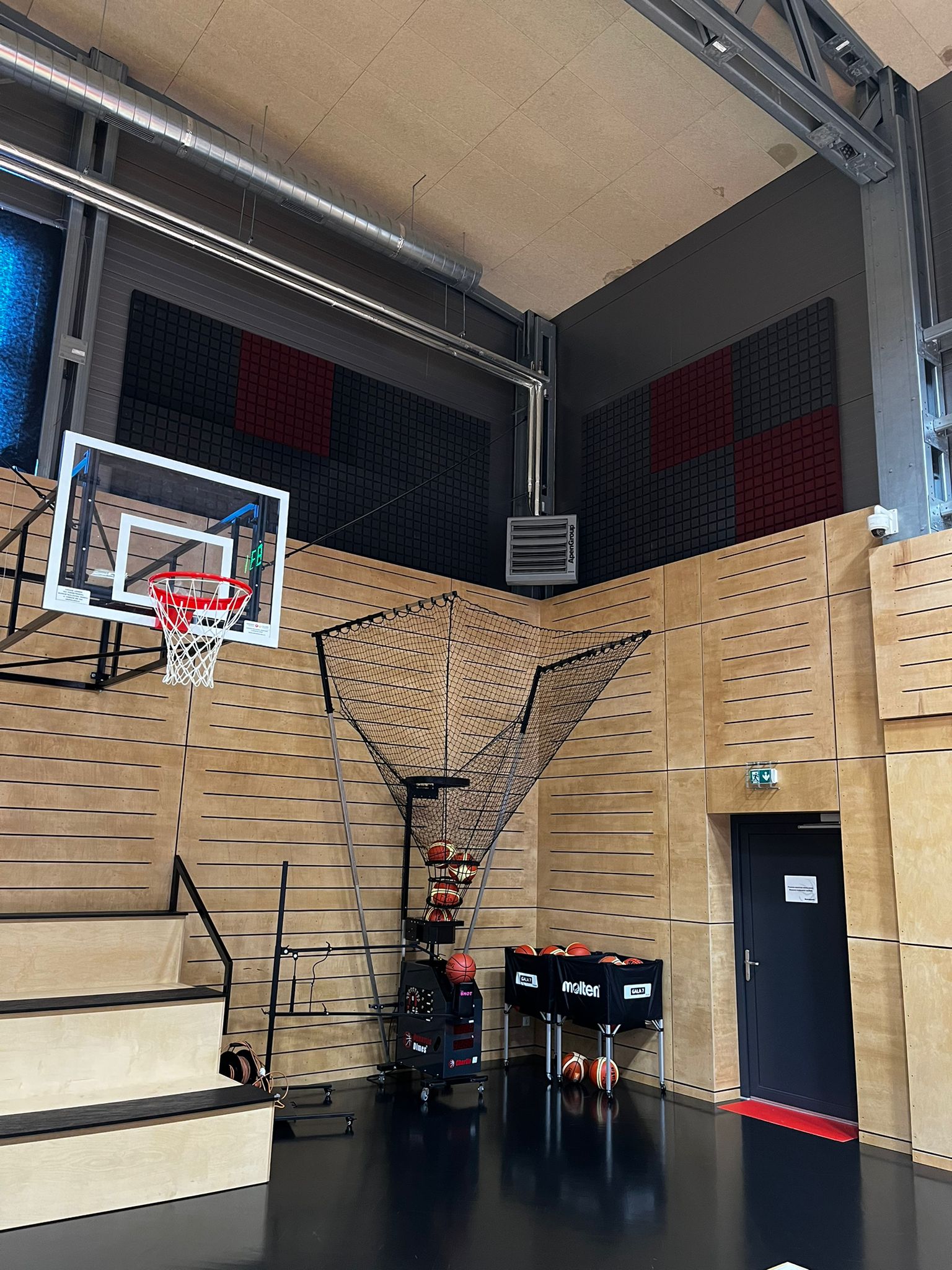 Realizace v basketbalové hale ve Frýdku Místku